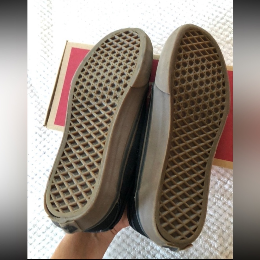 Vans - Picture 2 of 5